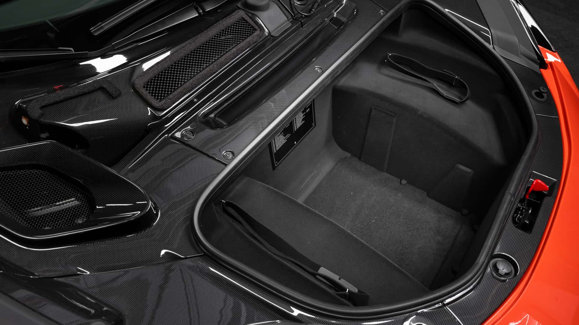 Ferrari 296 Speciale ra mắt: Gần 900hp, là siêu xe RWD mạnh nhất của hãng, nhìn đâu cũng thấy carbon- Ảnh 16. Ferrari 296 Speciale ra mắt: Gần 900hp, là siêu xe RWD mạnh nhất của hãng, nhìn đâu cũng thấy carbon- Ảnh 16.