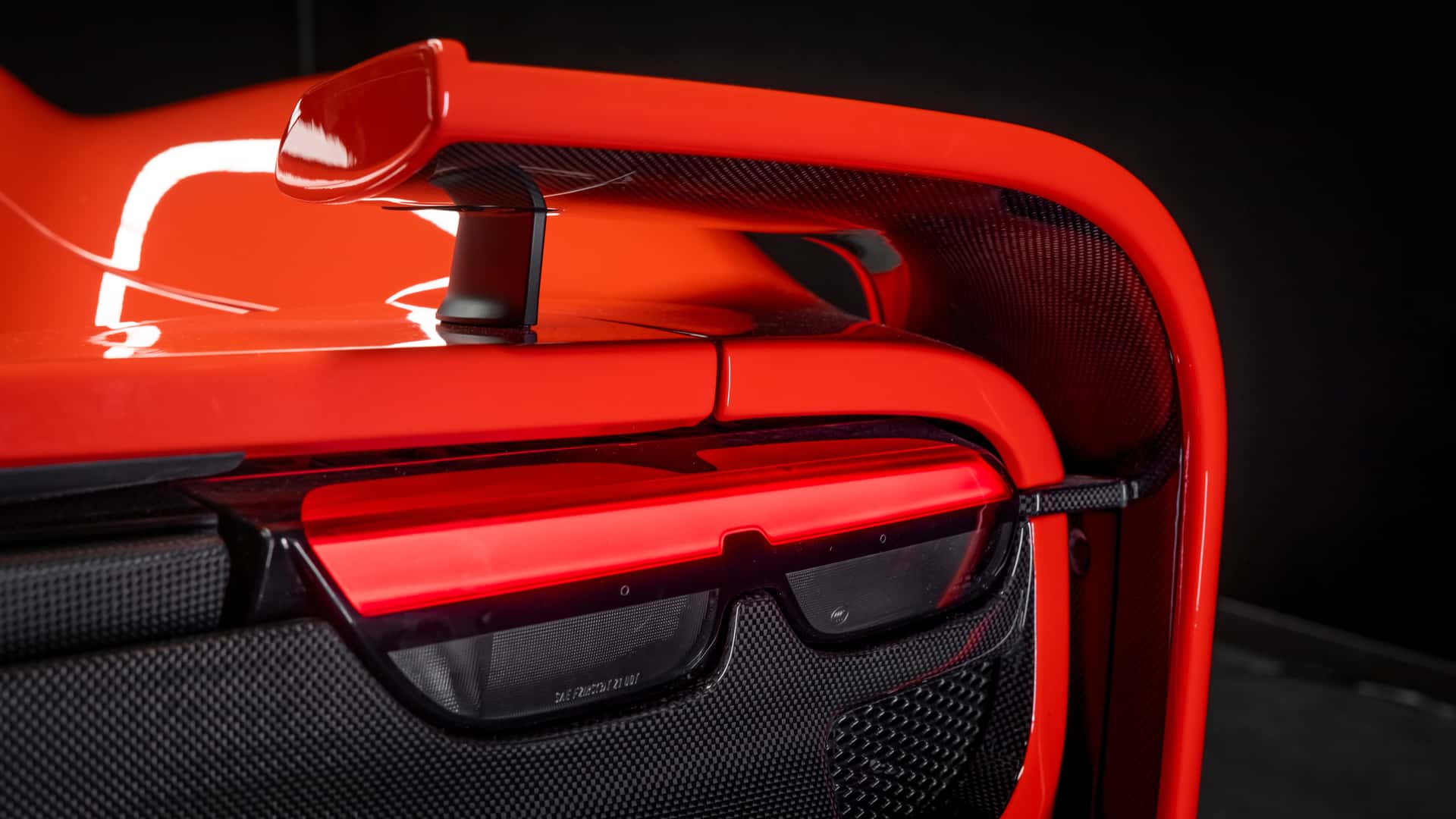 Ferrari 296 Speciale ra mắt: Gần 900hp, là siêu xe RWD mạnh nhất của hãng, nhìn đâu cũng thấy carbon- Ảnh 15. Ferrari 296 Speciale ra mắt: Gần 900hp, là siêu xe RWD mạnh nhất của hãng, nhìn đâu cũng thấy carbon- Ảnh 15.