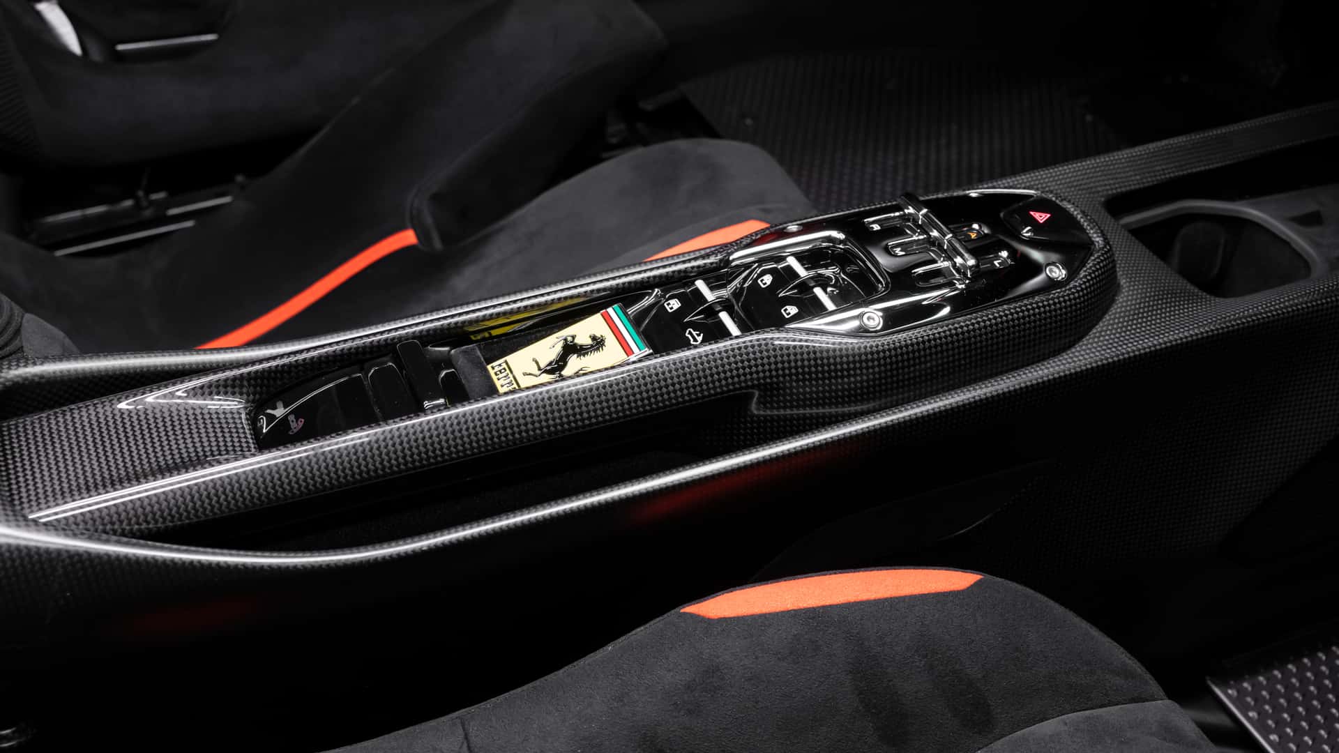 Ferrari 296 Speciale ra mắt: Gần 900hp, là siêu xe RWD mạnh nhất của hãng, nhìn đâu cũng thấy carbon- Ảnh 21. Ferrari 296 Speciale ra mắt: Gần 900hp, là siêu xe RWD mạnh nhất của hãng, nhìn đâu cũng thấy carbon- Ảnh 21.