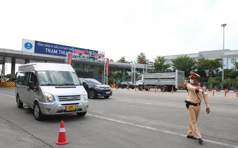 loi-pho-bien-khien-tai-xe-bi-phat-khi-vao-tram-thu-phi-etc-3-png Lỗi không giữ khoảng cách an toàn giữa các phương tiện