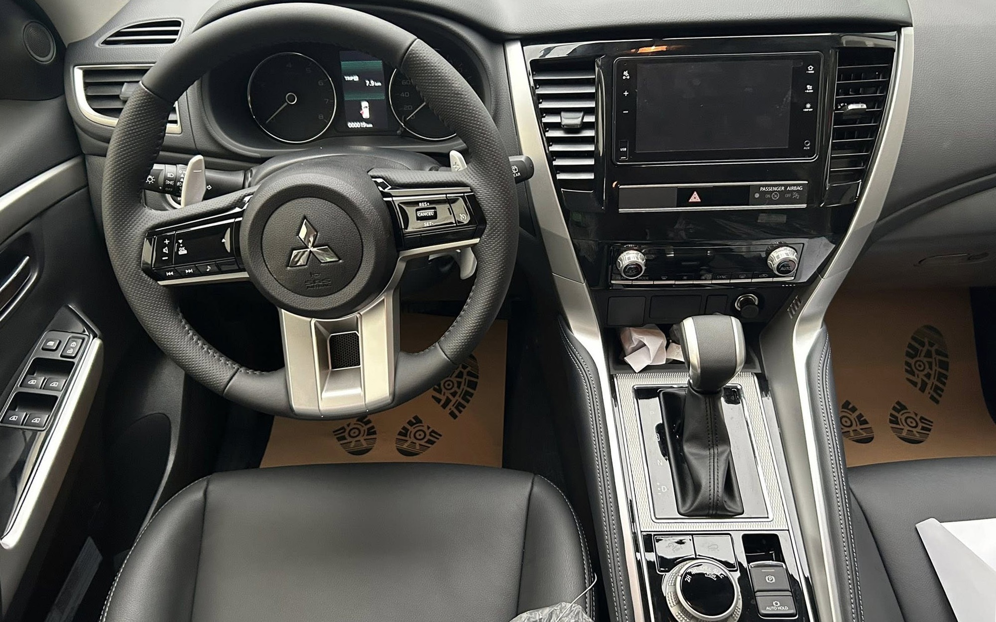 Mitsubishi Pajero Sport 2025 giảm giá còn 1,13 tỷ đồng, đại lý bù thêm nhiều ‘option’ khuyết thiếu cạnh tranh Everest- Ảnh 9. Mitsubishi Pajero Sport 2025 giảm giá còn 1,13 tỷ đồng, đại lý bù thêm nhiều ‘option’ khuyết thiếu cạnh tranh Everest- Ảnh 9.