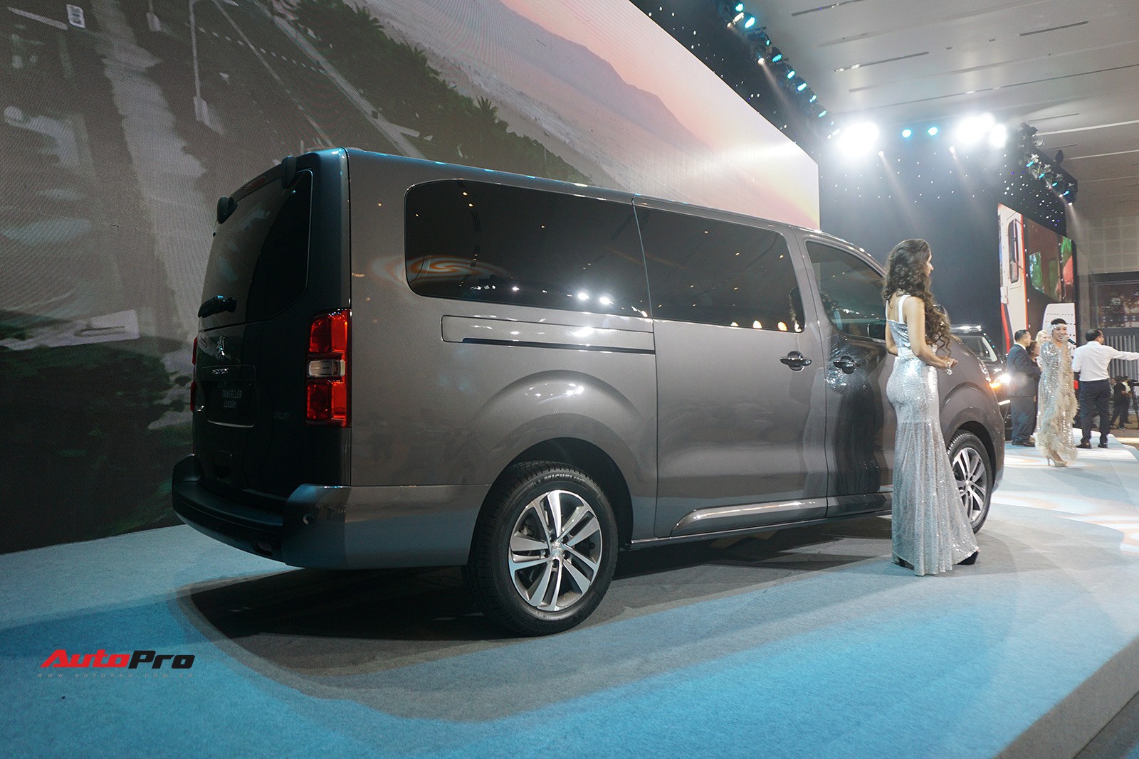 Ngày này năm xưa: Peugeot Traveller ra mắt Việt Nam, 6 năm không nâng cấp, không nổi bật, khó cạnh tranh- Ảnh 8. Ngày này năm xưa: Peugeot Traveller ra mắt Việt Nam, 6 năm không nâng cấp, không nổi bật, khó cạnh tranh- Ảnh 8.