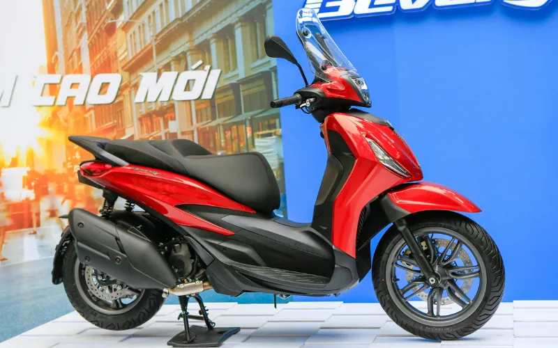 piaggio-beverly-4-png Xe được trang bị bánh trước với vành đúc kích thước 16 inch và bánh sau với vành đúc kích thước 14 inch