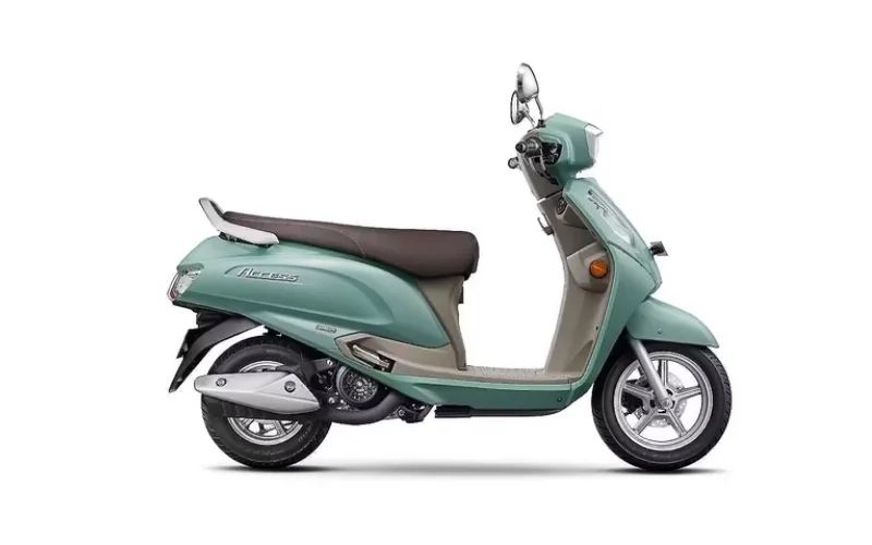 suzuki-accesse-125-3-png Thân xe Suzuki Access 125 2025 được thiết kế hiện đại và khỏe khoắn với các đường góc cạnh sắc sảo cùng với mâm xe nhỏ có cấu trúc 5 chấu kép sơn bạc