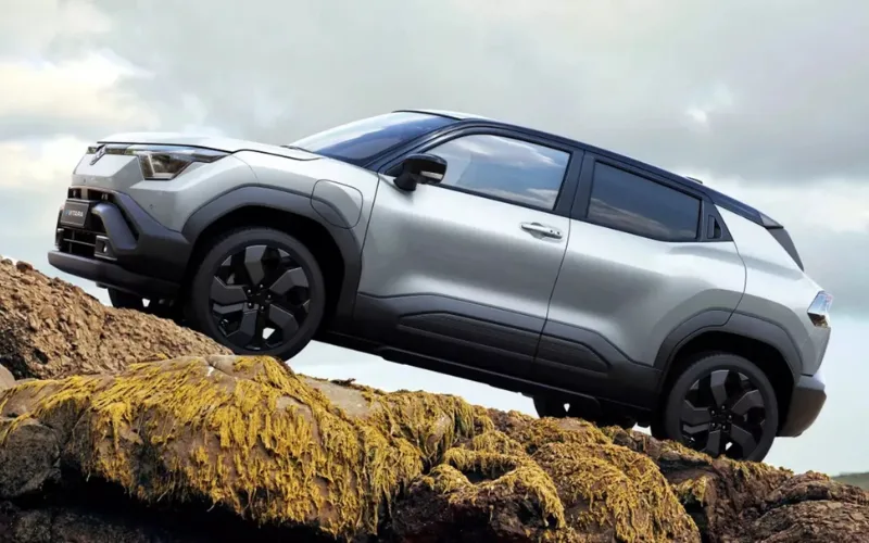suzuki-e-vitara-11-png Nổi bật ở thân xe e Vitara 2025 là phần mâm xe có thiết kế 5 chấu lớn với kích thước 18 inch vững chãi