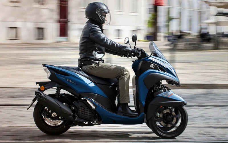 yamaha-triciti-155-11-png Xe sử dụng động cơ BlueCore 155cc, xi lanh đơn, làm mát bằng dung dịch, sản sinh công suất 15 mã lực