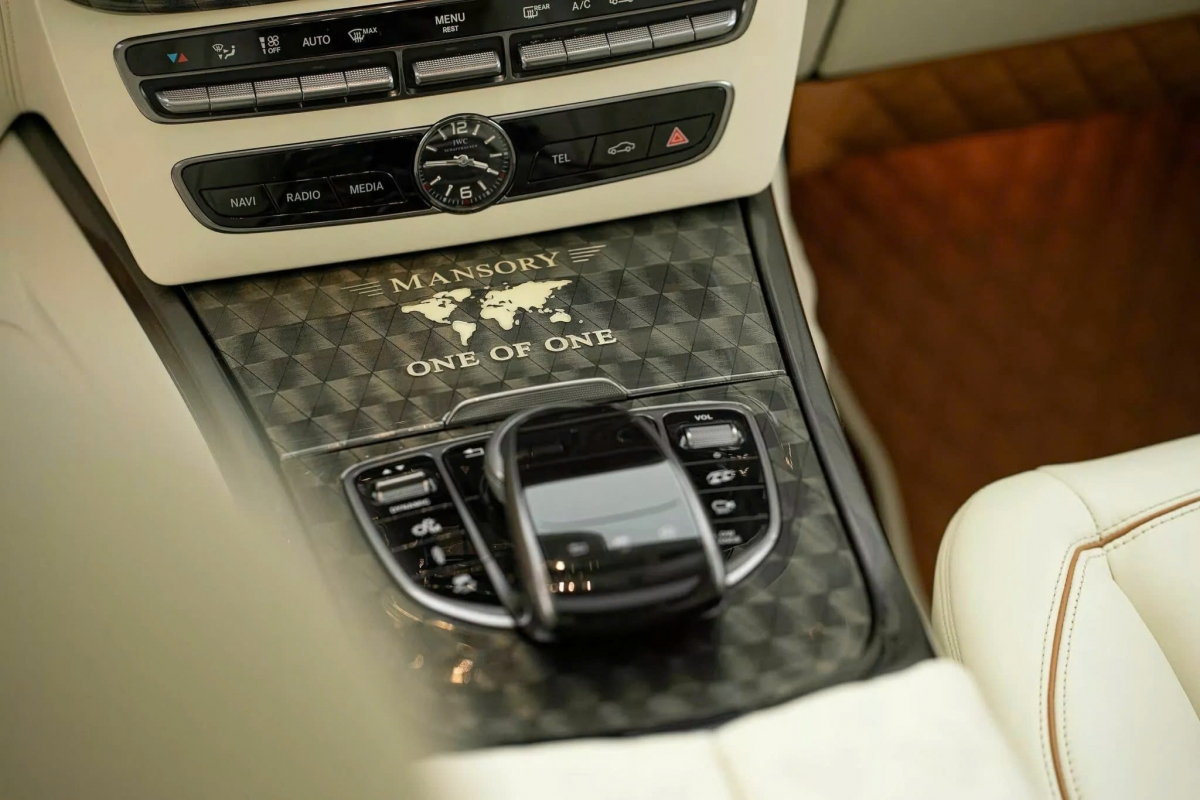 Chiêm ngưỡng chiếc Mercedes-AMG G 63 độ Mansory "độc nhất vô nhị"- Ảnh 11. Chiêm ngưỡng chiếc Mercedes-AMG G 63 độ Mansory "độc nhất vô nhị"- Ảnh 11.