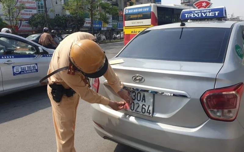 chu-xe-can-lam-gi-khi-bi-phat-nguoi-oan-4-png Việc phòng CSGT gửi giấy phạt nguội về cho chủ phương tiện không vi phạm có thể do một xe ô tô nào đó đã sử dụng biển số giả trùng với biển số của chủ xe