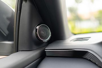image1-110240 Hệ thống loa cao cấp Pioneer được trang bị trên Yaris Cross HEV