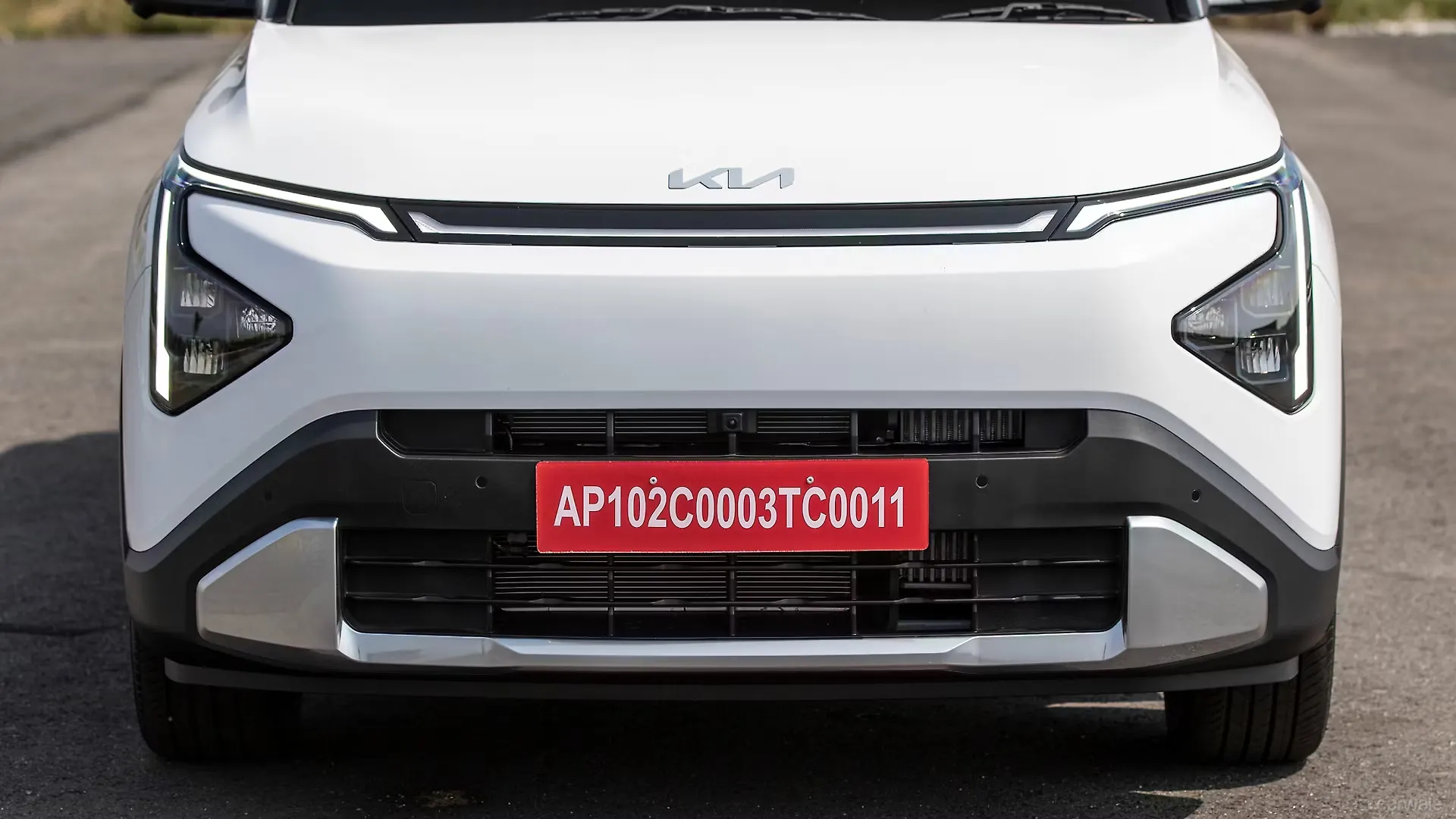 Ảnh thực tế Kia Carens Clavis vừa ra mắt: Có phanh tay điện tử, đồng hồ tốc độ 12 inch và 20 tính năng ADAS cấp độ 2- Ảnh 3. Ảnh thực tế Kia Carens Clavis vừa ra mắt: Có phanh tay điện tử, đồng hồ tốc độ 12 inch và 20 tính năng ADAS cấp độ 2- Ảnh 3.