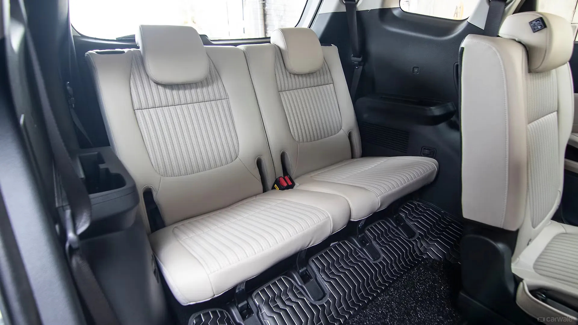 Ảnh thực tế Kia Carens Clavis vừa ra mắt: Có phanh tay điện tử, đồng hồ tốc độ 12 inch và 20 tính năng ADAS cấp độ 2- Ảnh 18. Ảnh thực tế Kia Carens Clavis vừa ra mắt: Có phanh tay điện tử, đồng hồ tốc độ 12 inch và 20 tính năng ADAS cấp độ 2- Ảnh 18.