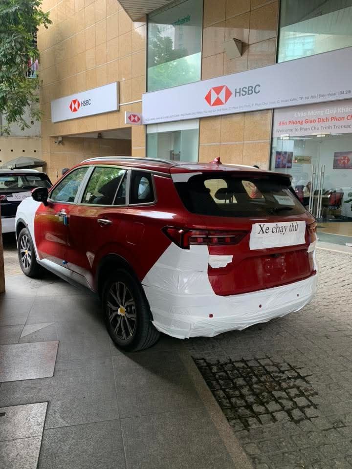 Lô xe Ford Territory 2025 đã lăn bánh trên đường phố Việt Nam, để lộ cụm đèn LED mới, mâm mới, dễ ra mắt trong thời gian gần cạnh tranh CX-5, Tucson- Ảnh 3. Lô xe Ford Territory 2025 đã lăn bánh trên đường phố Việt Nam, để lộ cụm đèn LED mới, mâm mới, dễ ra mắt trong thời gian gần cạnh tranh CX-5, Tucson- Ảnh 3.