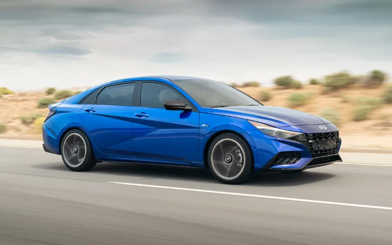 top-5-xe-o-to-co-cam-giac-lai-hay-nhat-hien-nay-7-png Hyundai Elantra mang lại cảm giác lái dễ chịu, không quá "kịch tính" nhưng vẫn đủ sự linh hoạt và ổn định