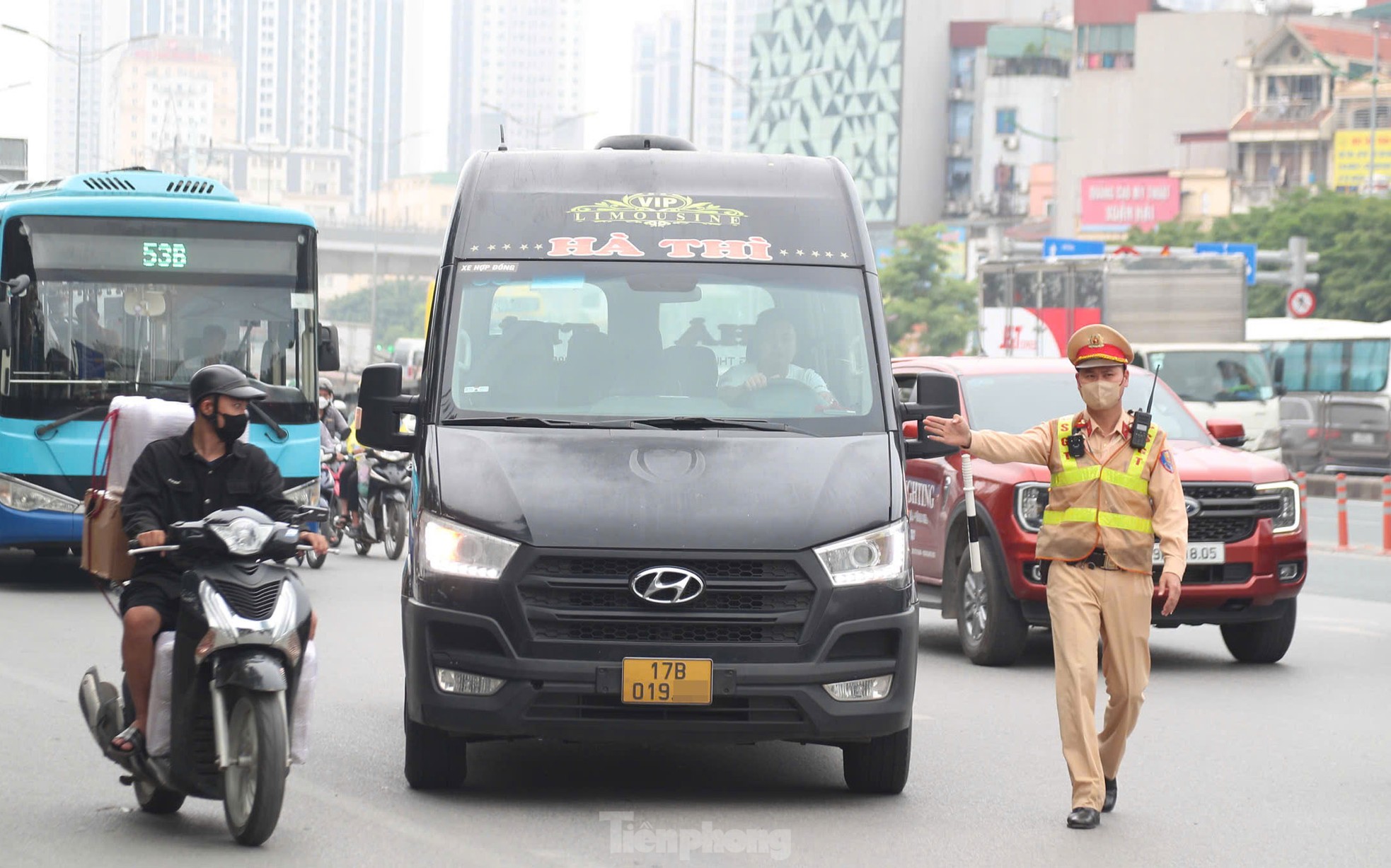 CSGT Hà Nội dùng camera chuyên dụng ghi hình xử lý loạt xe khách vi phạm- Ảnh 4. CSGT Hà Nội dùng camera chuyên dụng ghi hình xử lý loạt xe khách vi phạm- Ảnh 4.