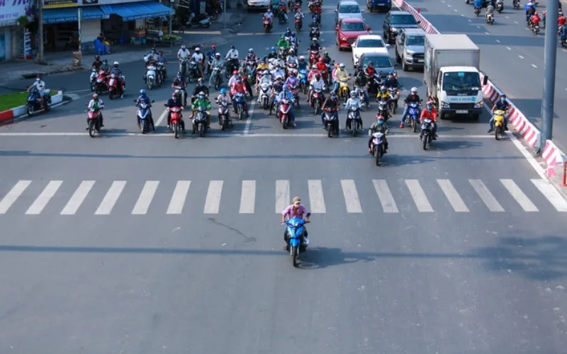 xe-may-thuong-bi-phat-nguoi-vi-loi-gi-5-png Không chấp hành hiệu lệnh đèn tín hiệu giao thông