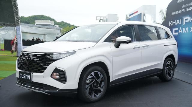 Thông số kỹ thuật Hyundai Custin: Động cơ, kích thước và tiện nghi