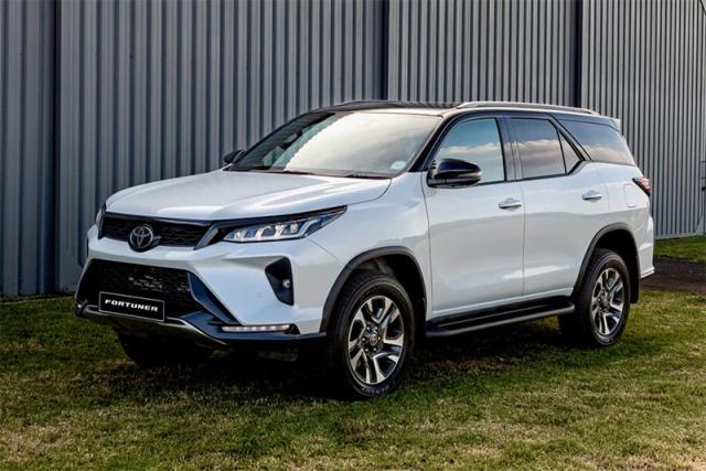 Giá xe Toyota Fortuner 2023 kèm Thông Số & Khuyến Mãi tháng 11/2024