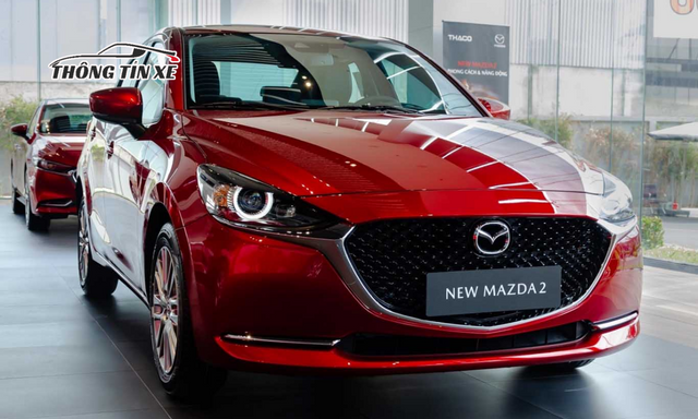 Mazda 2 được ra mắt tại thị trường bao gồm đến 2 phiên bản: Sedan và Hatchback. và cho ra mắt tại tại Việt Nam bao gồm 7 phiên bản xe khác nhau