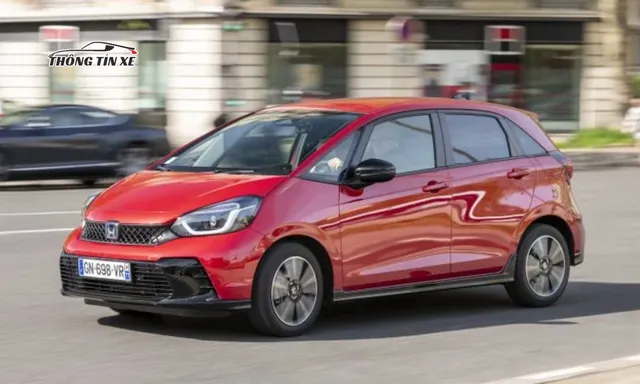 Honda Jazz màu đỏ