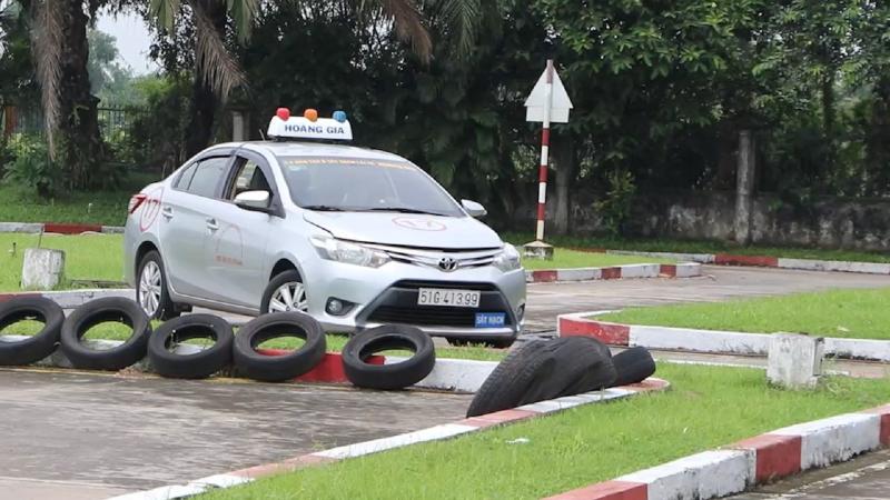 Thi bằng lái xe ô tô bao nhiêu tiền?