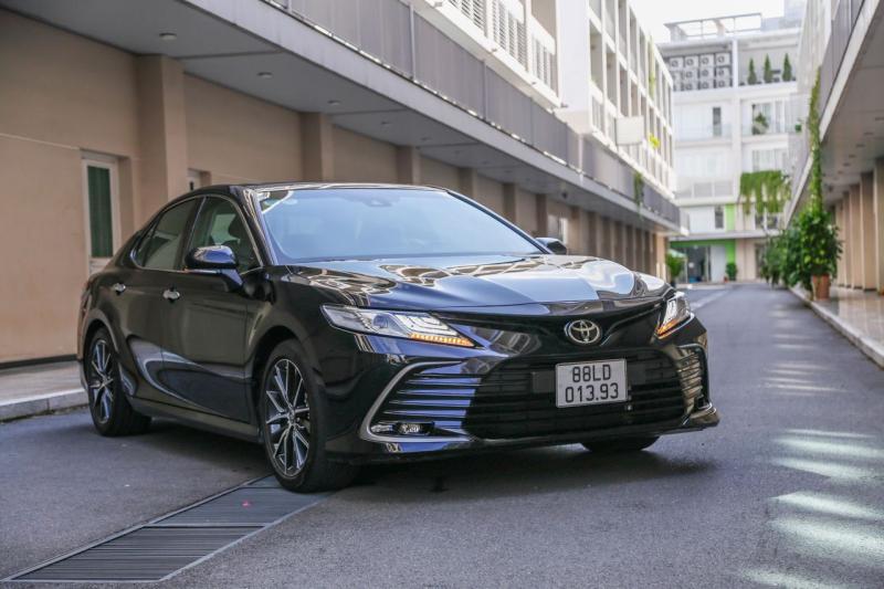 Bảng giá xe Toyota Camry cũ tháng 10/2024