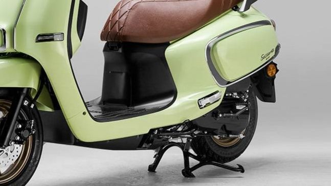 Tham vọng cạnh tranh Vespa, Suzuki trình làng xe ga mới thiết kế cực đẹp, giá tương đương 28 triệu đồng- Ảnh 1.