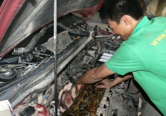 sua-chua-o-to-trung-tu-o-to-hyundai-i30-ra-supap-thay-ket-nuoc_6-1_7774 sua chua o to trung tu o to hyundai i30 ra supap thay ket nuoc 6 1 7774