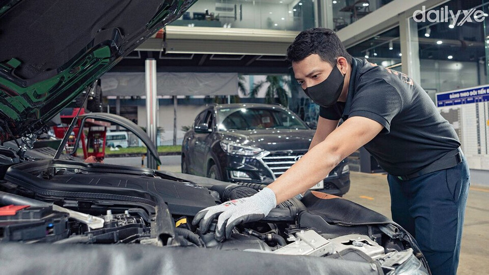 bao-duong-oto-07-324249j Thường xuyên kiểm tra bơm nhiên liệu ô tô xe hoạt động trơn chu